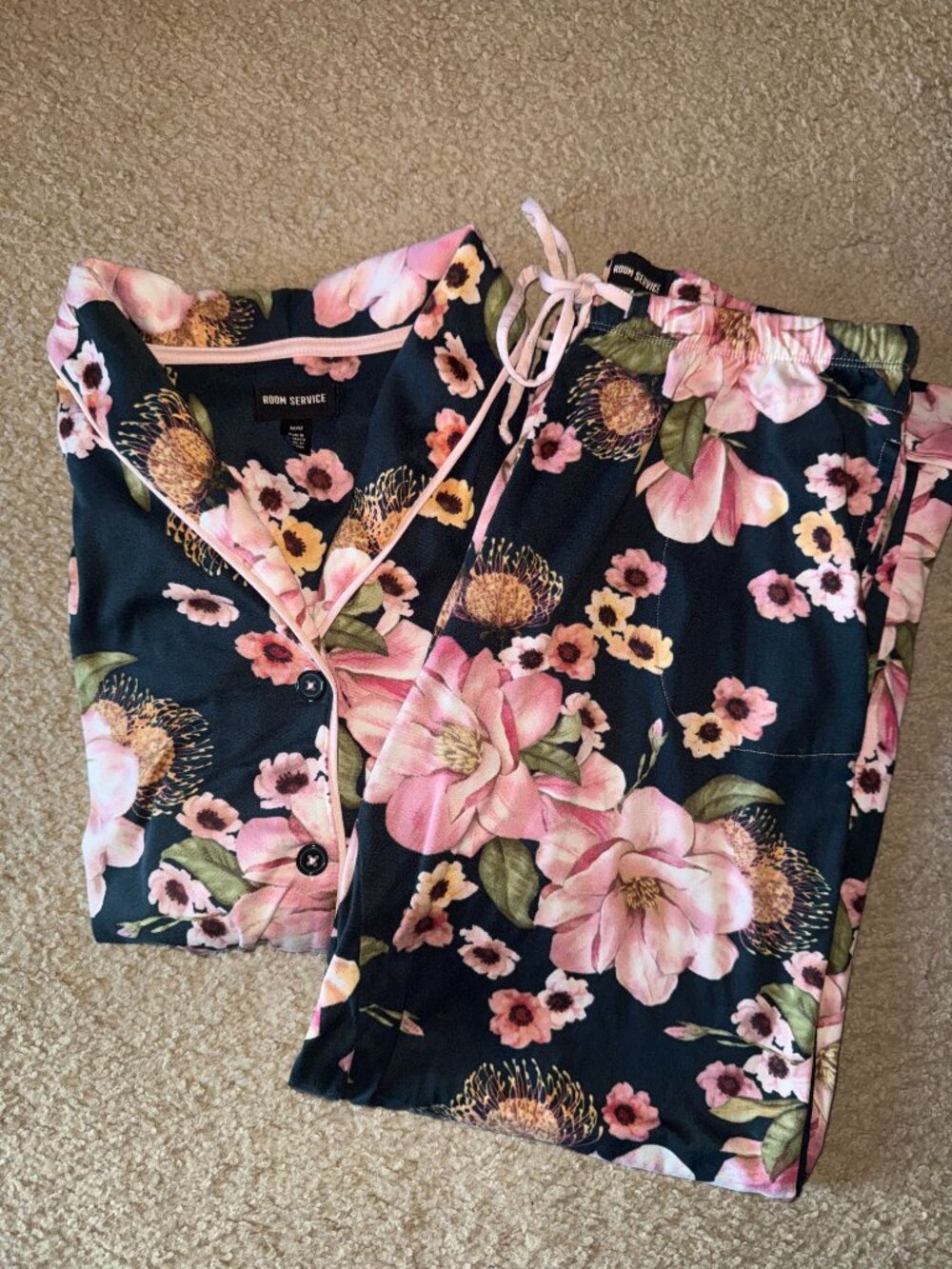 Room Service Floral Pajama Lounge Set size M Comfy Cozy Essentials - Picture 2 of 8